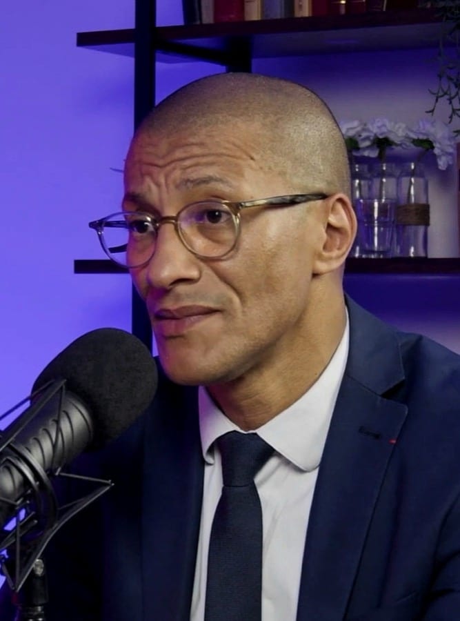 Portrait de Karim Bouamrane
